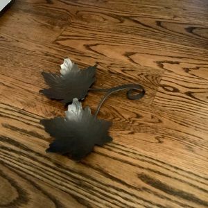 METAL DOUBLE LEAF CANDLE HOLDER